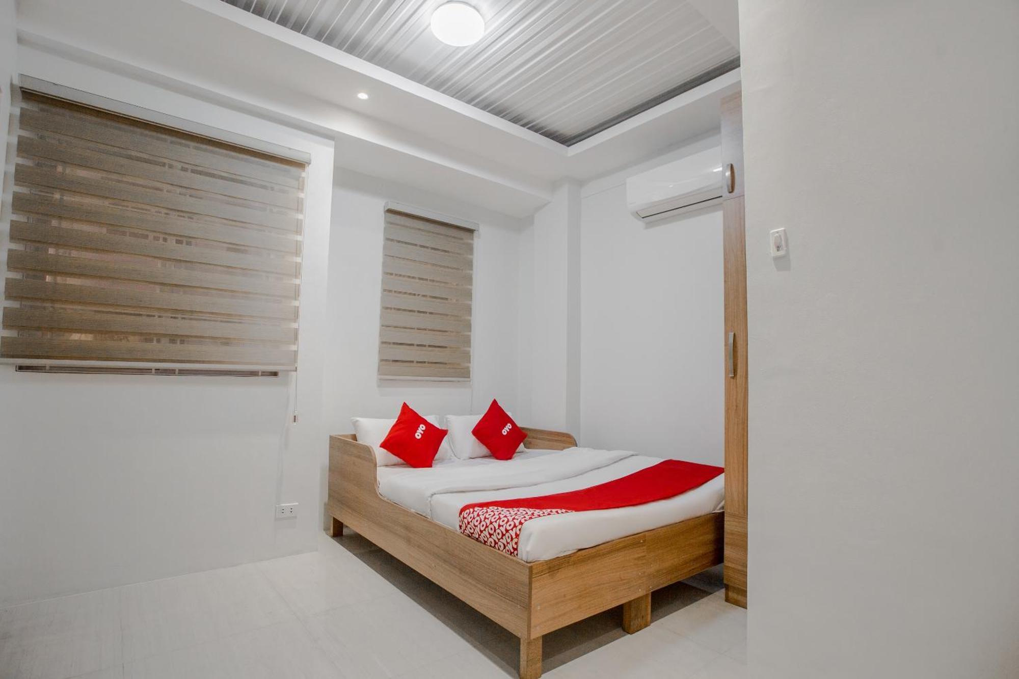 Hotel Oyo 605 The Quarters Manila